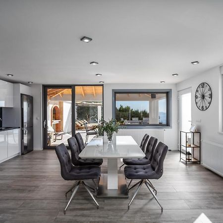 Villa Dream With Private Pool, 2 Bedrooms With En-Suite Bathrooms, Sea View Omis Bagian luar foto