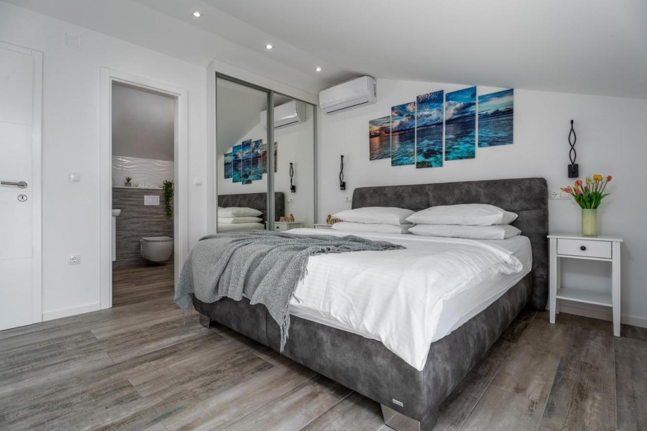 Villa Dream With Private Pool, 2 Bedrooms With En-Suite Bathrooms, Sea View Omis Bagian luar foto