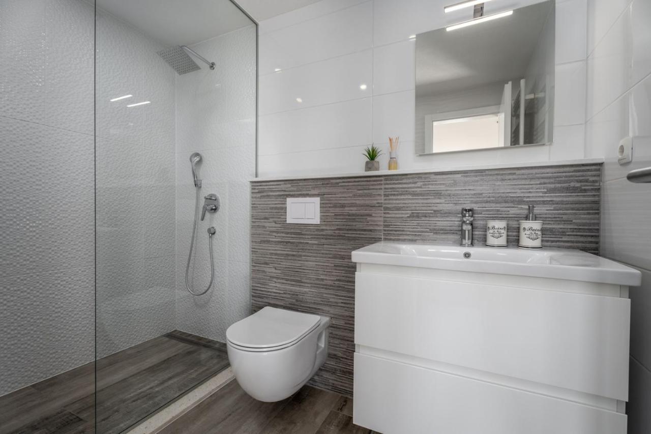 Villa Dream With Private Pool, 2 Bedrooms With En-Suite Bathrooms, Sea View Omis Bagian luar foto